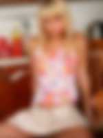 laura lion escort